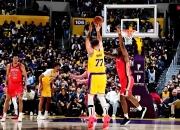 东契奇陷入低谷，猛龙连败，状态爆棚球队命运悬念！