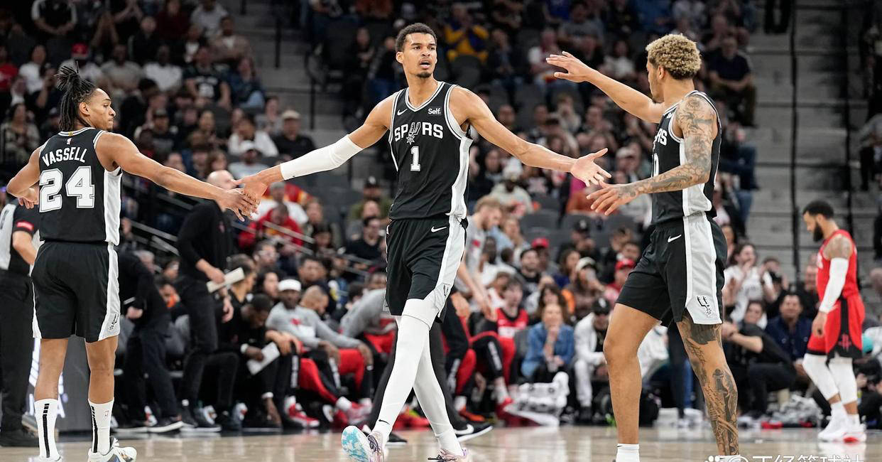 关于老鹰三巨头联手,爵士得分突破,字母哥冲击季后赛!的信息 关于老鹰三巨头联手,爵士得分突破,字母哥冲击季后赛!的信息