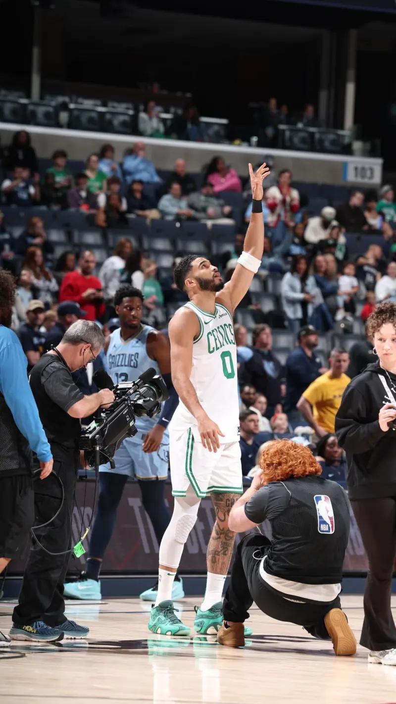 塔图姆惊艳全场,国王助攻爆棚,球队未来可期逆转取胜! 塔图姆惊艳全场,国王助攻爆棚,球队未来可期逆转取胜!